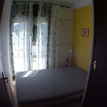 010 Segre Apt アパート *